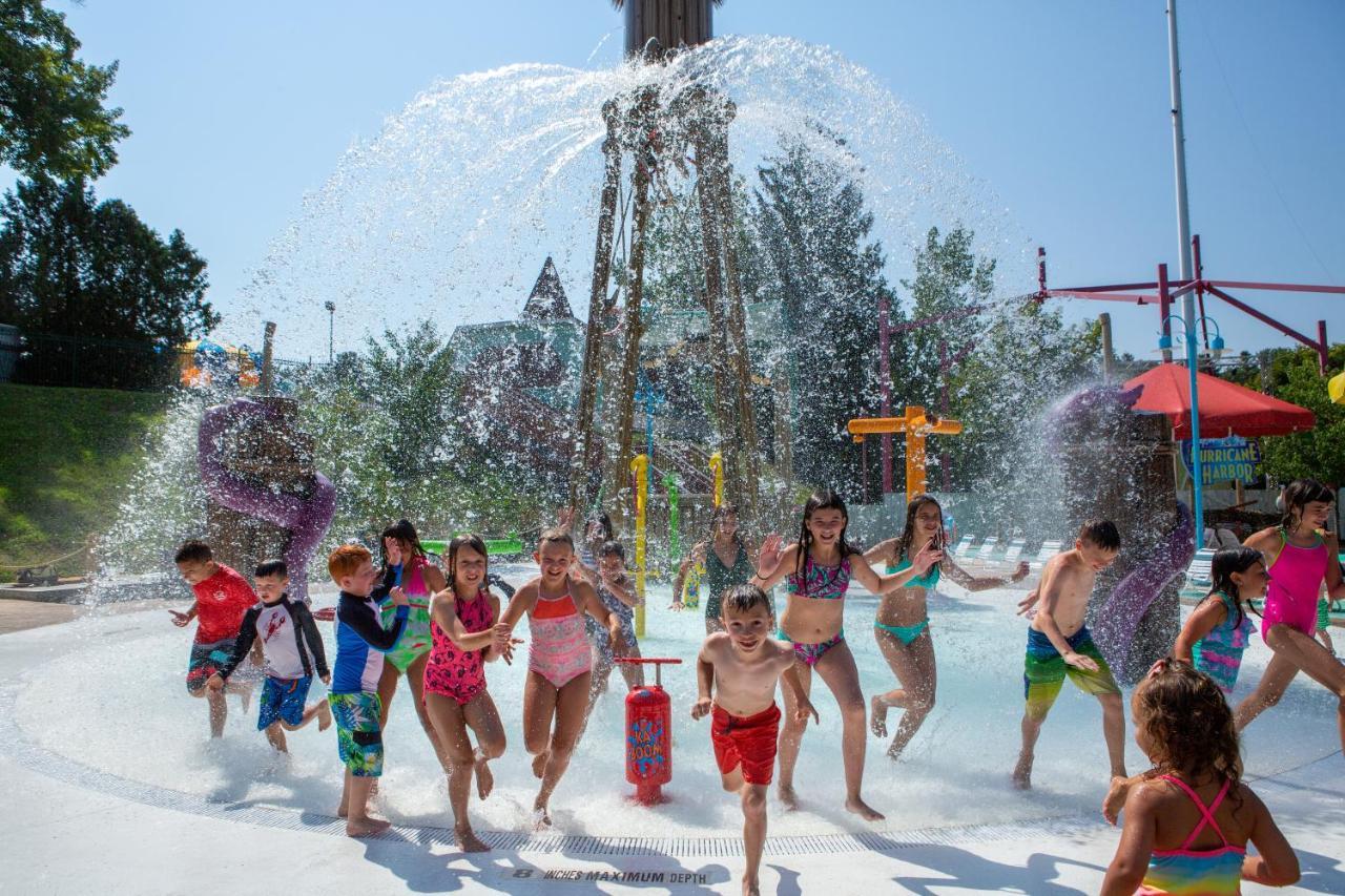 Six Flags Great Escape Lodge & Indoor Waterpark Queensbury Exteriör bild