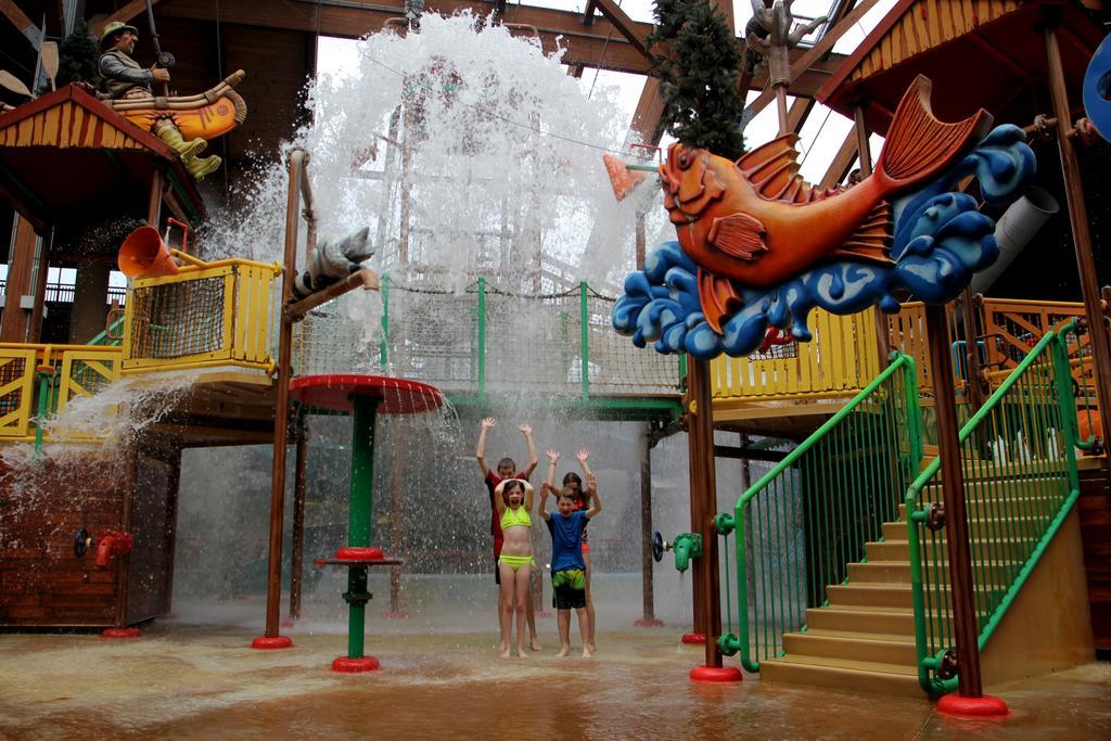 Six Flags Great Escape Lodge & Indoor Waterpark Queensbury Exteriör bild