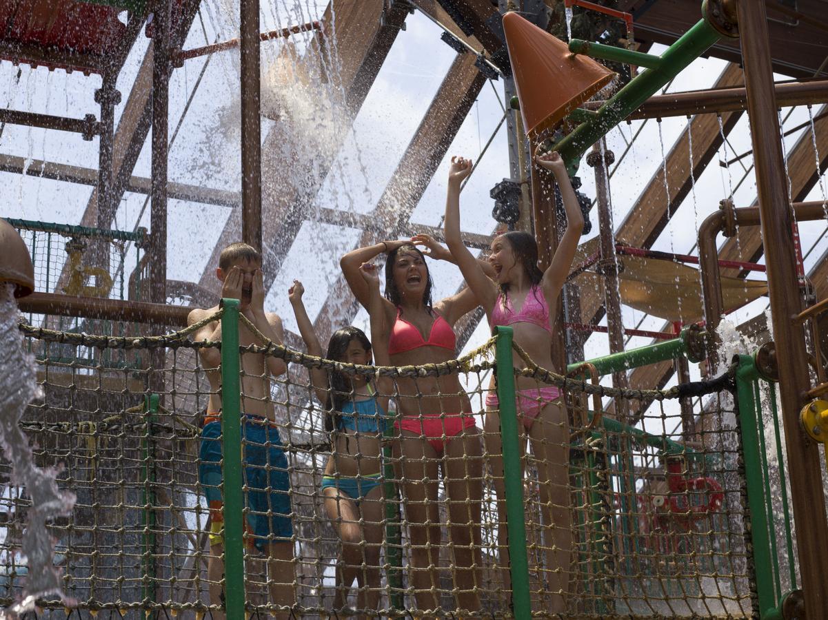 Six Flags Great Escape Lodge & Indoor Waterpark Queensbury Exteriör bild